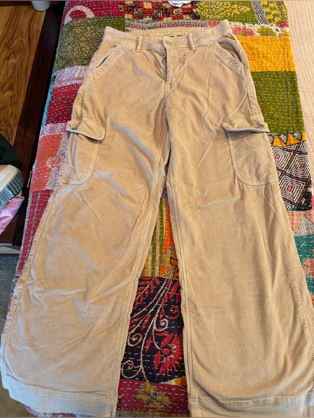 American Eagle stretch cargo corduroy pants